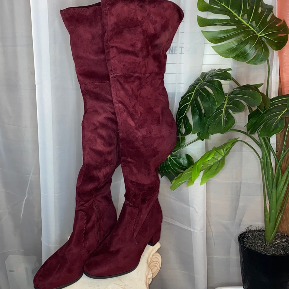 Wonderful Wine Colored Thigh High or above the knee boots  👢!!!!